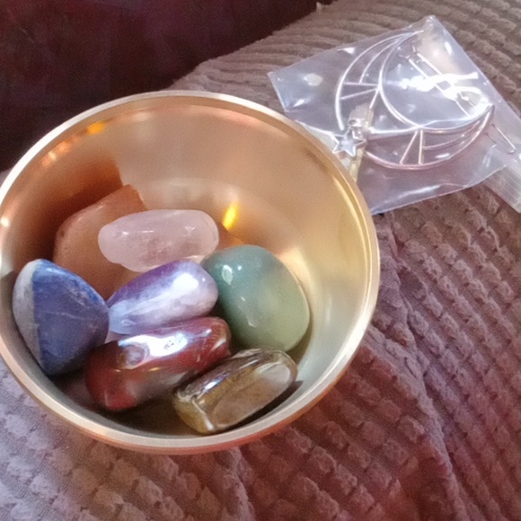 CHAKRA Stones with bowl and moon pin - Picture 1 of 3